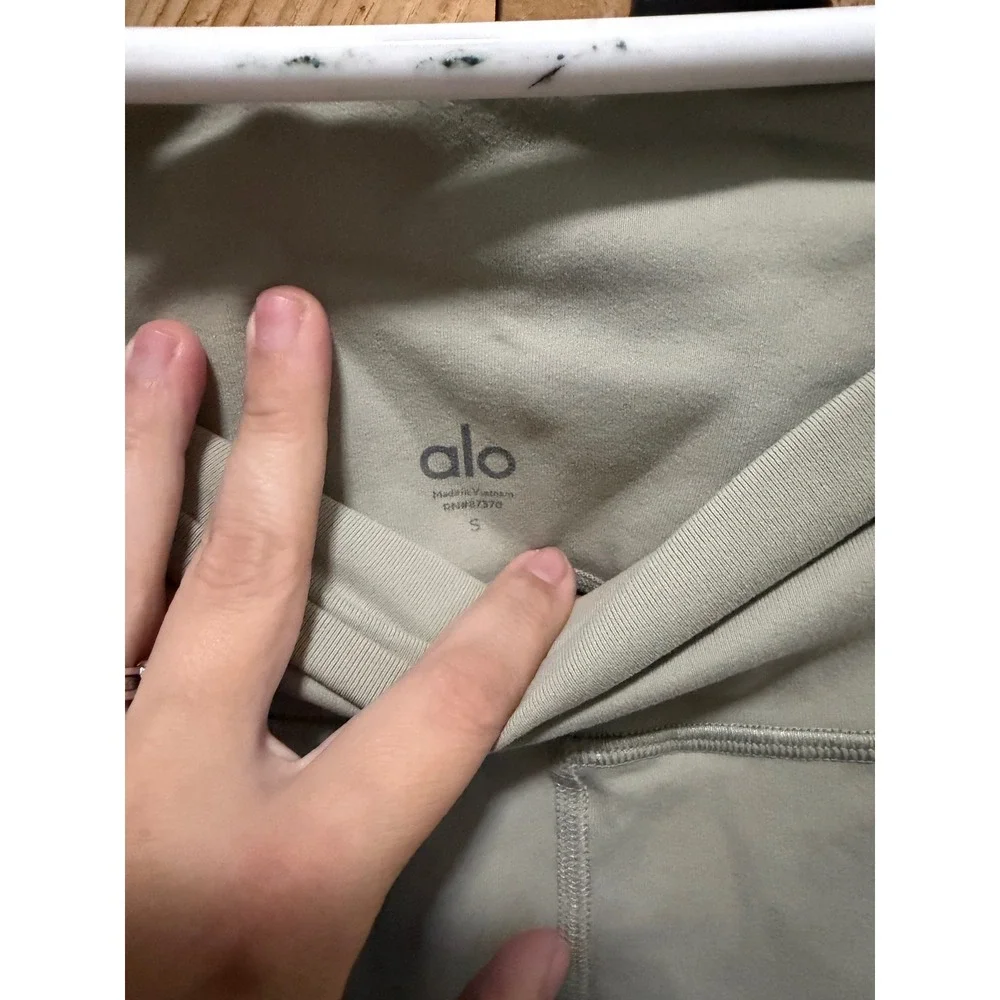 Alo Yoga High-Waist Airbrush Biker Shorts Sage Green Size S RN87370